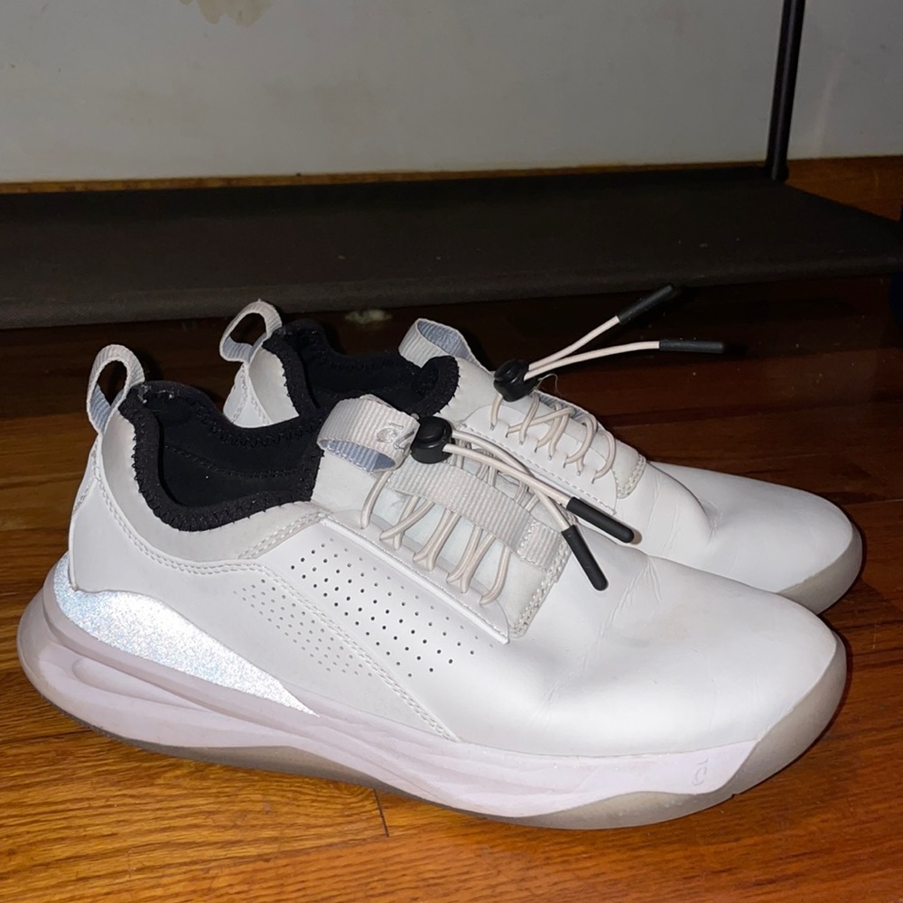 Clove White Tennis Shoes